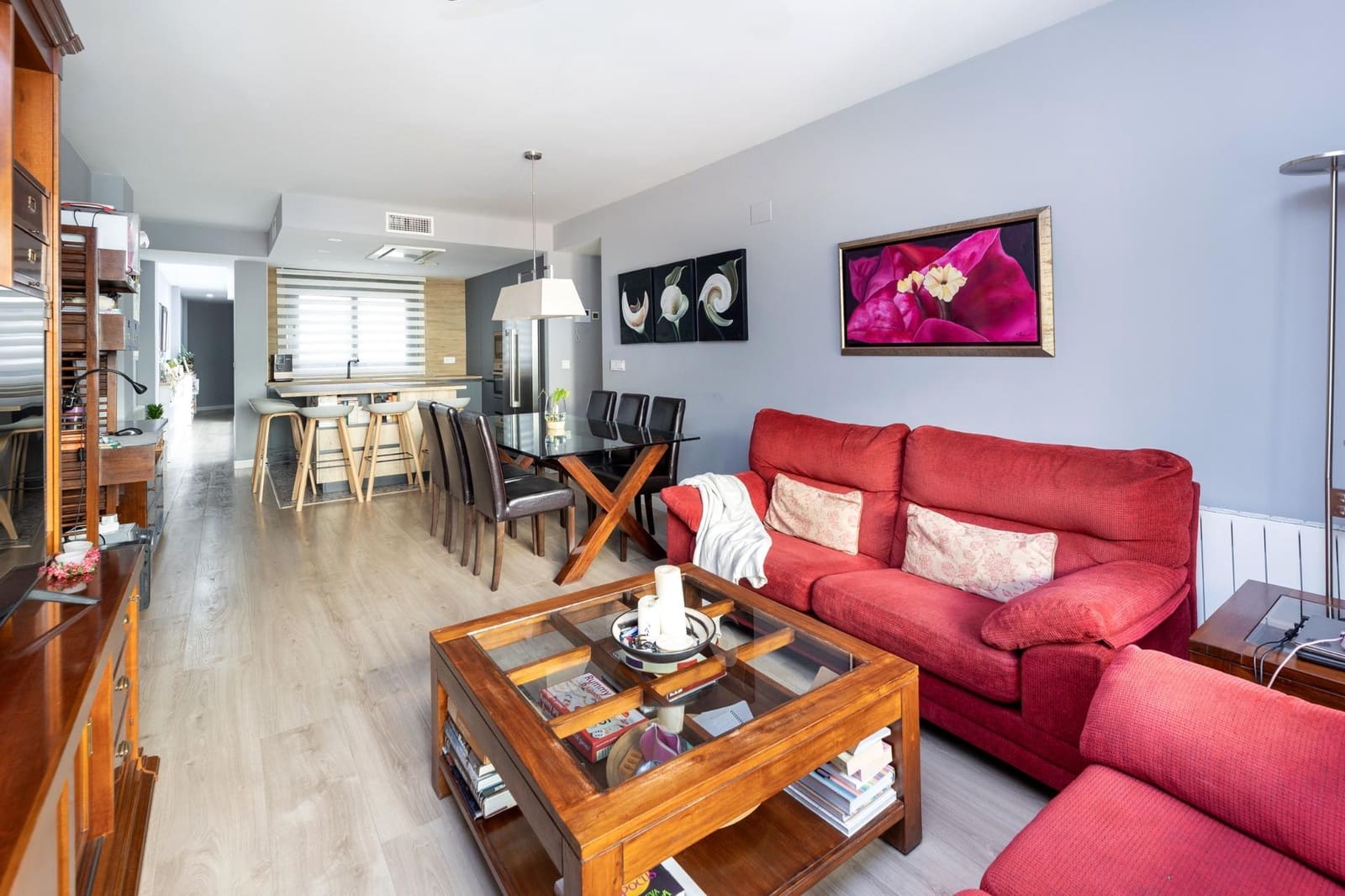 4 bedroom Flat for sale in Granada city with garage - € 590,000 (Ref: 9414011)