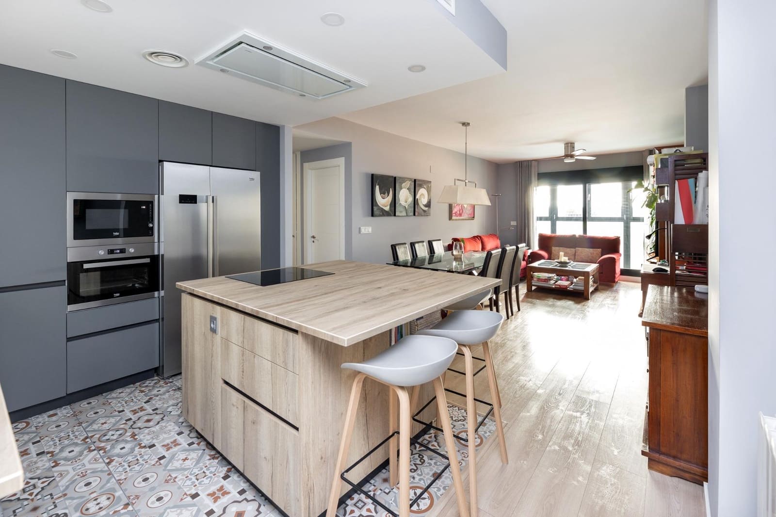 4 bedroom Flat for sale in Granada city with garage - € 590,000 (Ref: 9414011)