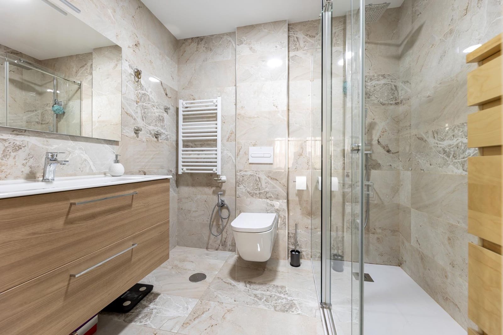 4 bedroom Flat for sale in Granada city with garage - € 590,000 (Ref: 9414011)