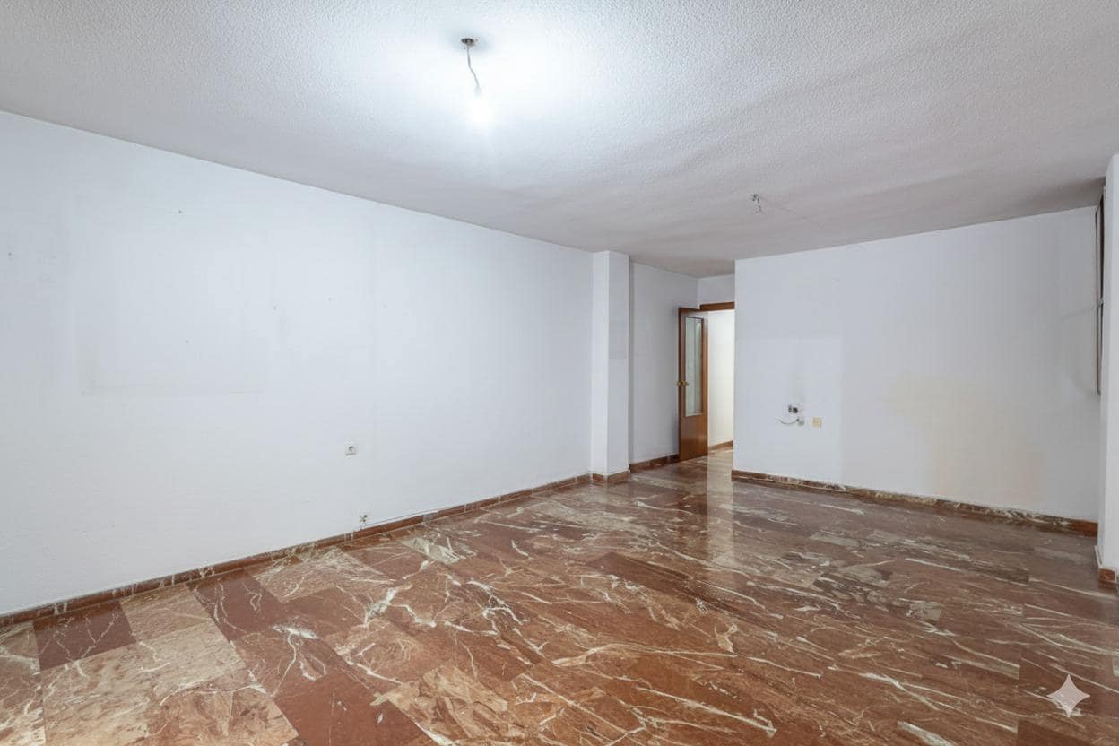 4 soveværelse Lejlighed til salg i Granada by med garage - € 315.000 (Ref: 9416072)