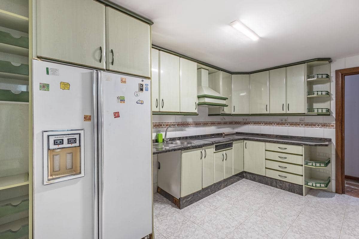 4 soveværelse Lejlighed til salg i Granada by med garage - € 315.000 (Ref: 9416072)