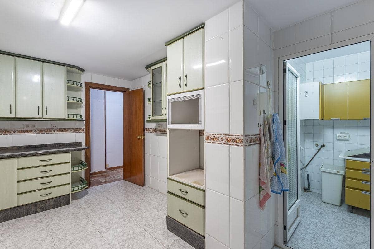 4 soveværelse Lejlighed til salg i Granada by med garage - € 315.000 (Ref: 9416072)