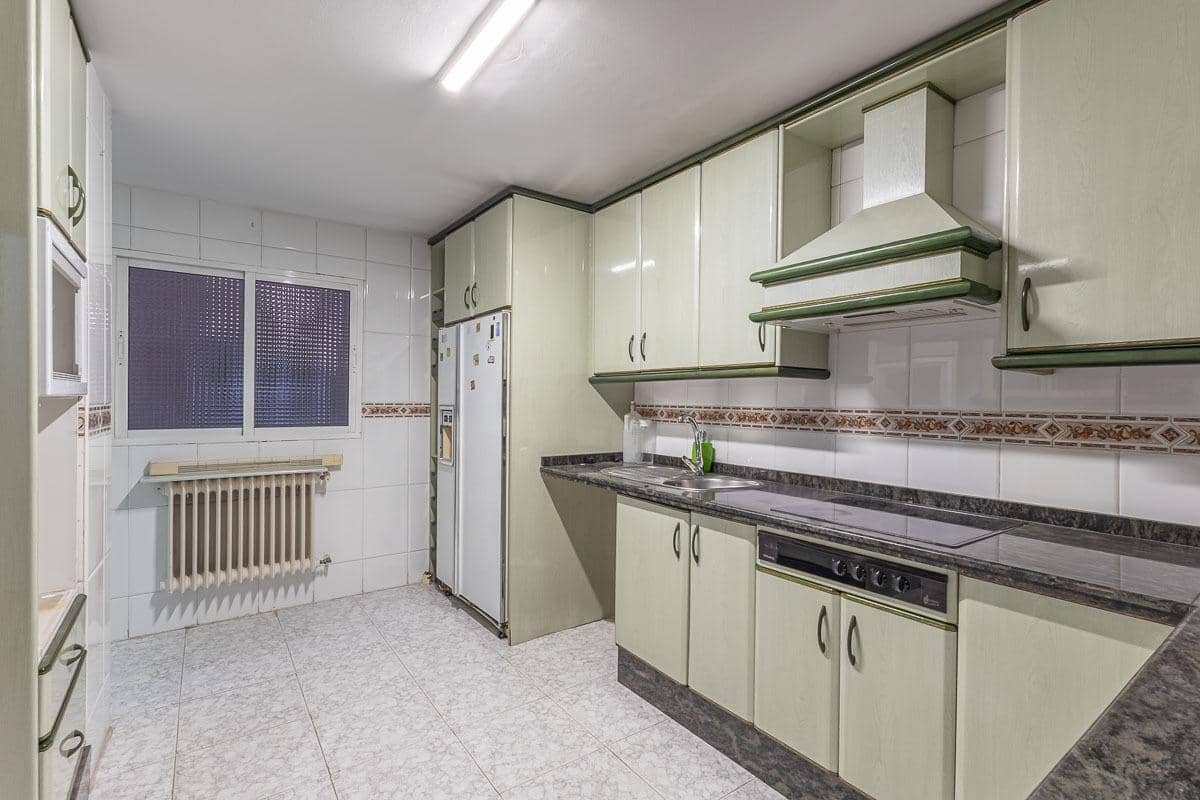 4 soveværelse Lejlighed til salg i Granada by med garage - € 315.000 (Ref: 9416072)