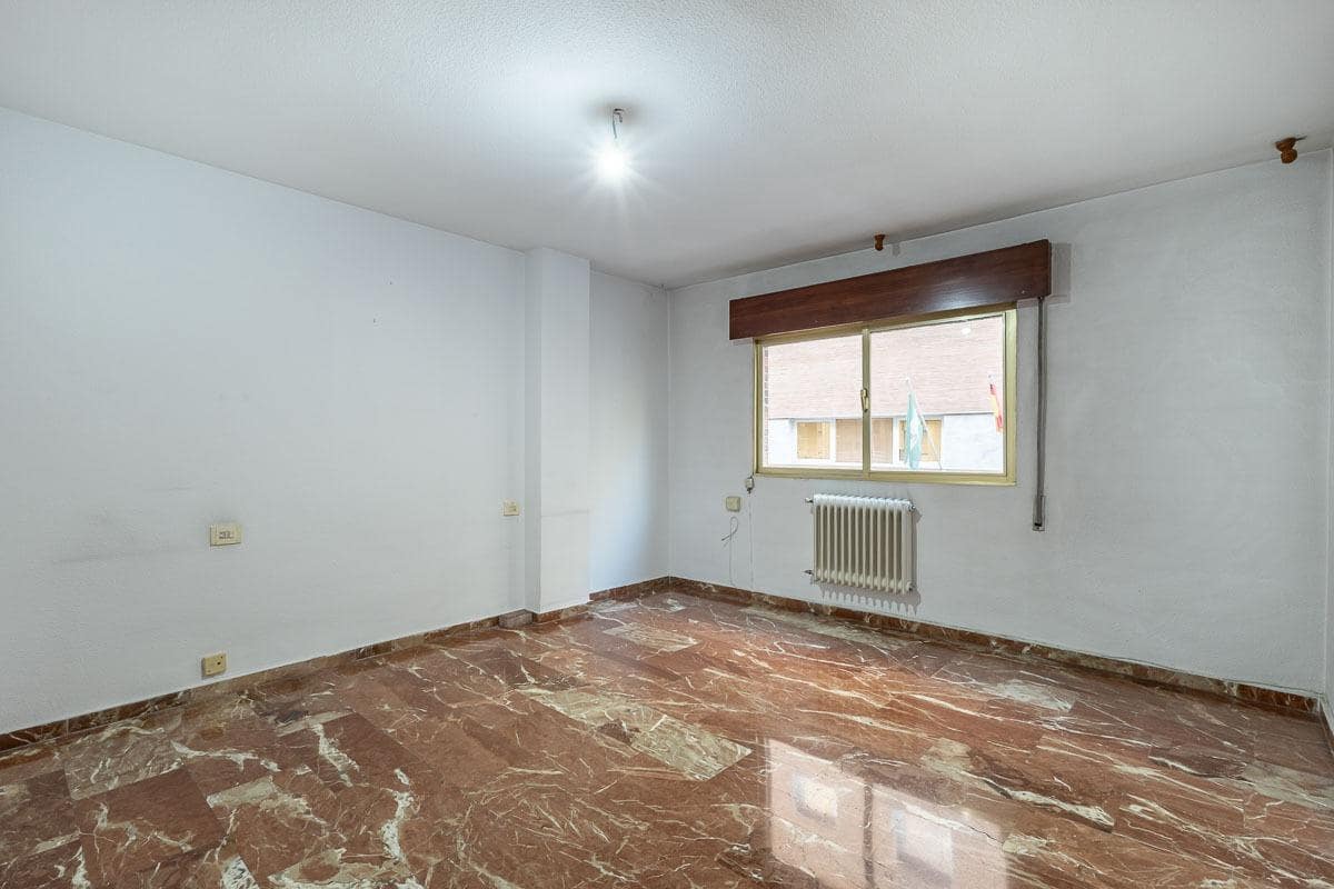 4 soveværelse Lejlighed til salg i Granada by med garage - € 315.000 (Ref: 9416072)