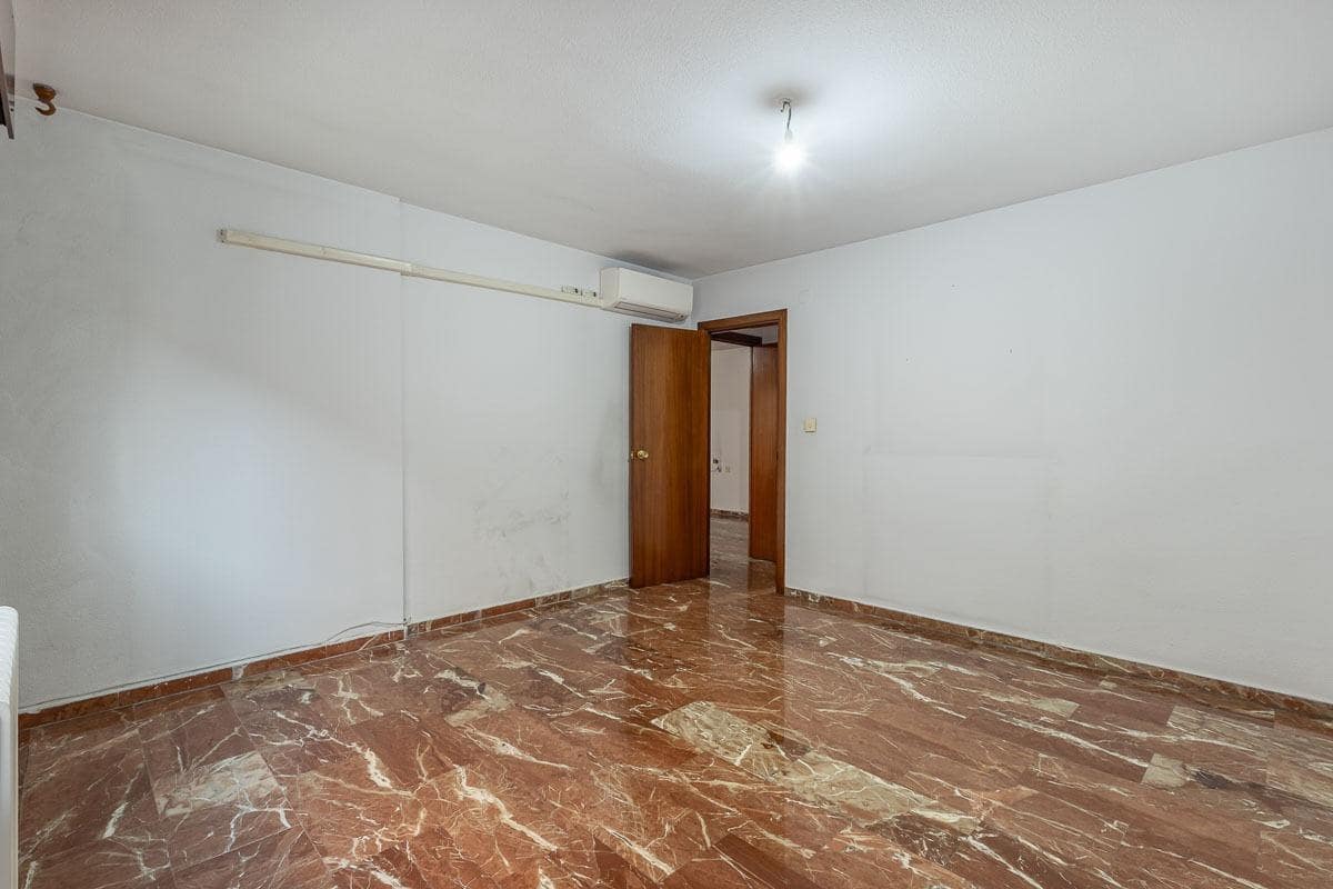 4 soveværelse Lejlighed til salg i Granada by med garage - € 315.000 (Ref: 9416072)