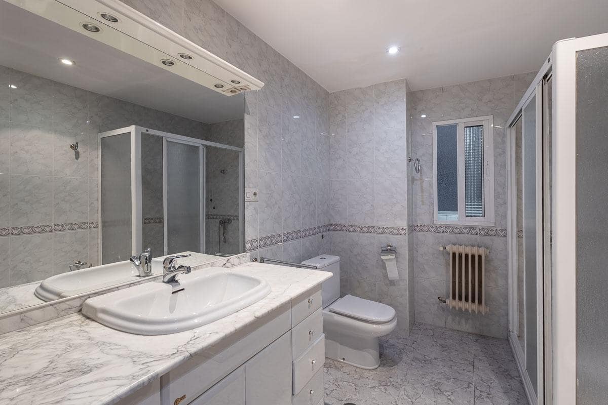 4 soveværelse Lejlighed til salg i Granada by med garage - € 315.000 (Ref: 9416072)