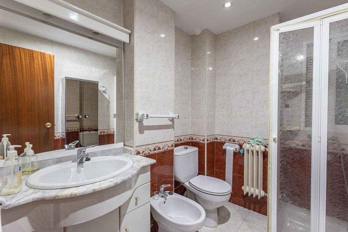 4 soveværelse Lejlighed til salg i Granada by med garage - € 315.000 (Ref: 9416072)