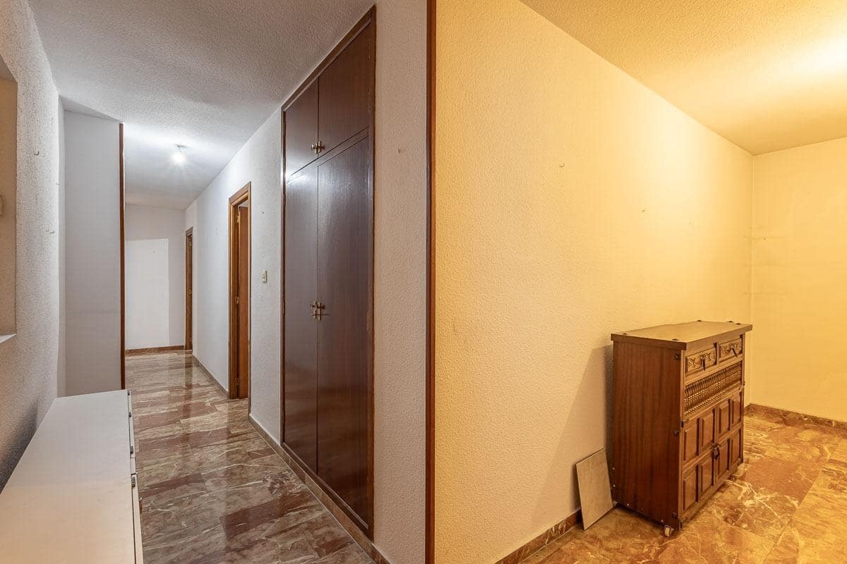 4 soveværelse Lejlighed til salg i Granada by med garage - € 315.000 (Ref: 9416072)