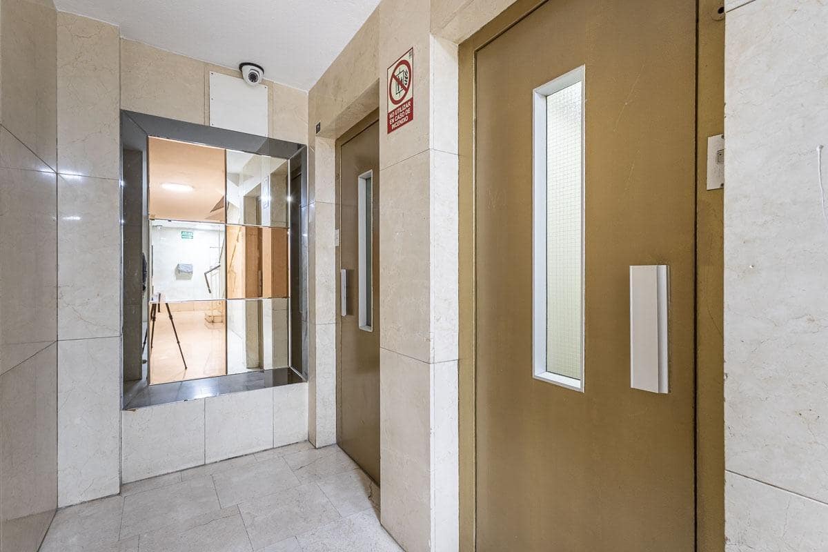 4 soveværelse Lejlighed til salg i Granada by med garage - € 315.000 (Ref: 9416072)