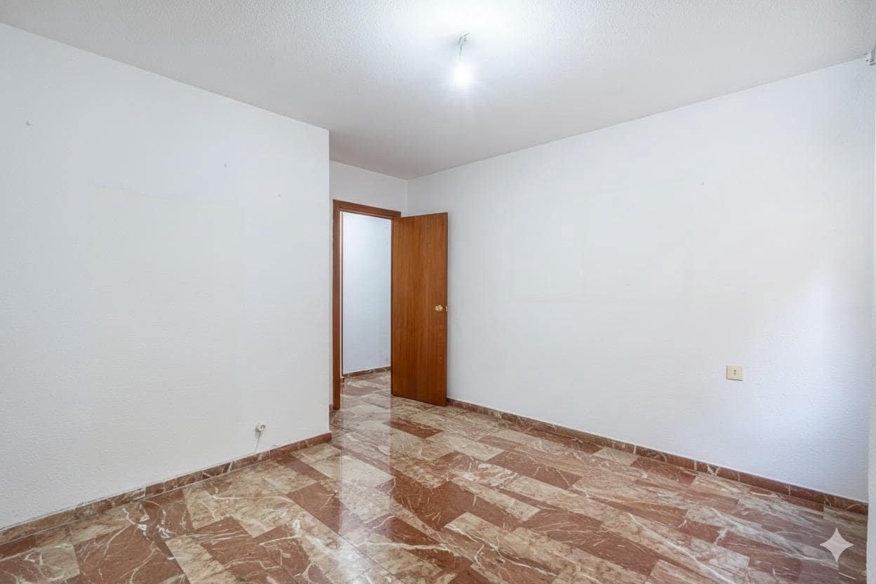 4 soveværelse Lejlighed til salg i Granada by med garage - € 315.000 (Ref: 9416072)