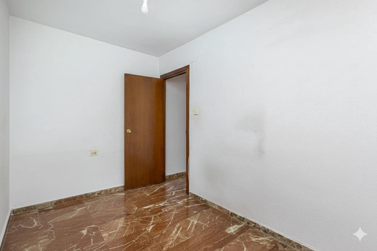 4 soveværelse Lejlighed til salg i Granada by med garage - € 315.000 (Ref: 9416072)