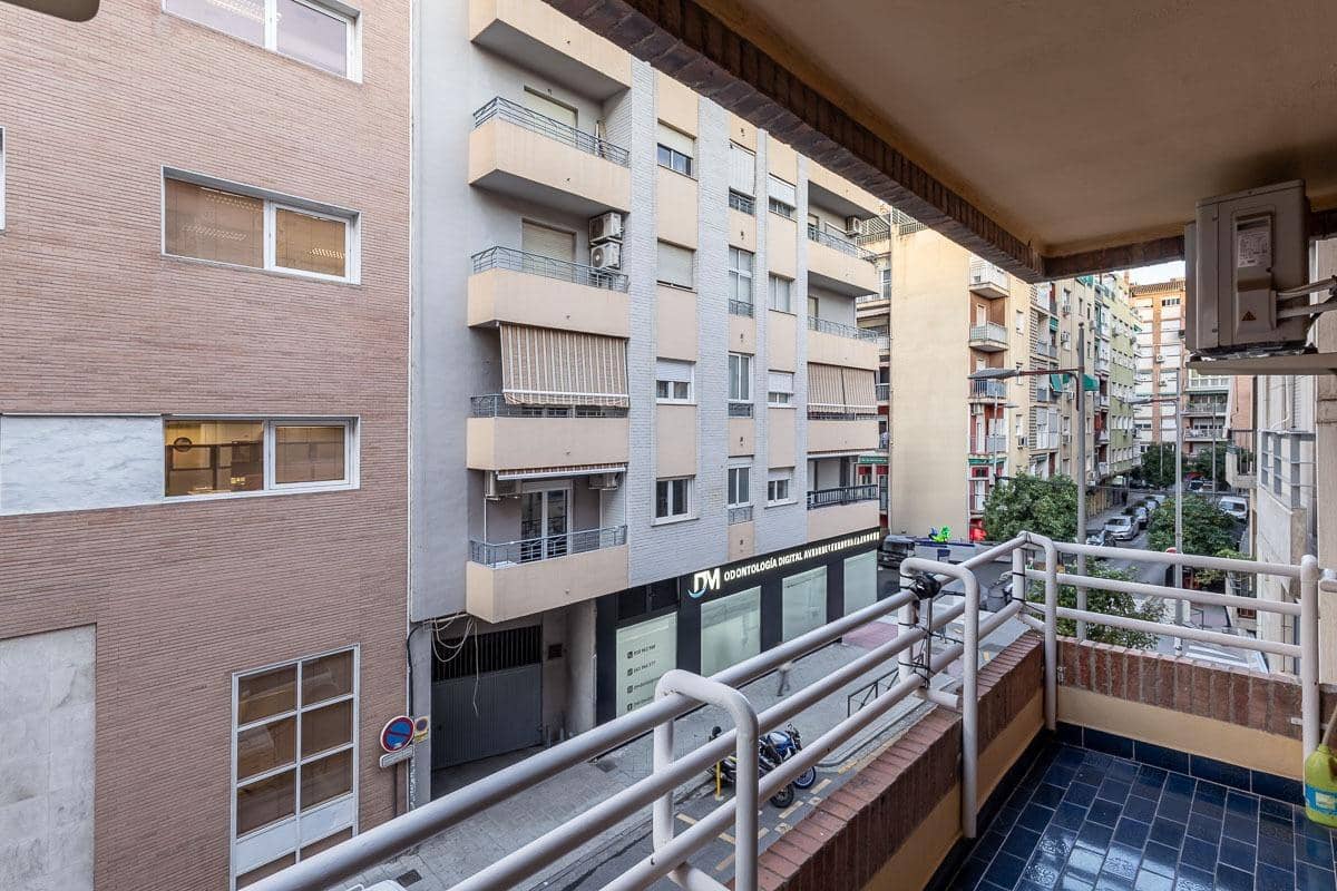 4 soveværelse Lejlighed til salg i Granada by med garage - € 315.000 (Ref: 9416072)