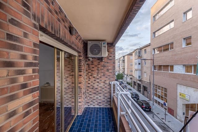 4 soveværelse Lejlighed til salg i Pajaritos - Plaza de Toros, Granada by med garage - € 315.000 (Ref: 9416072)