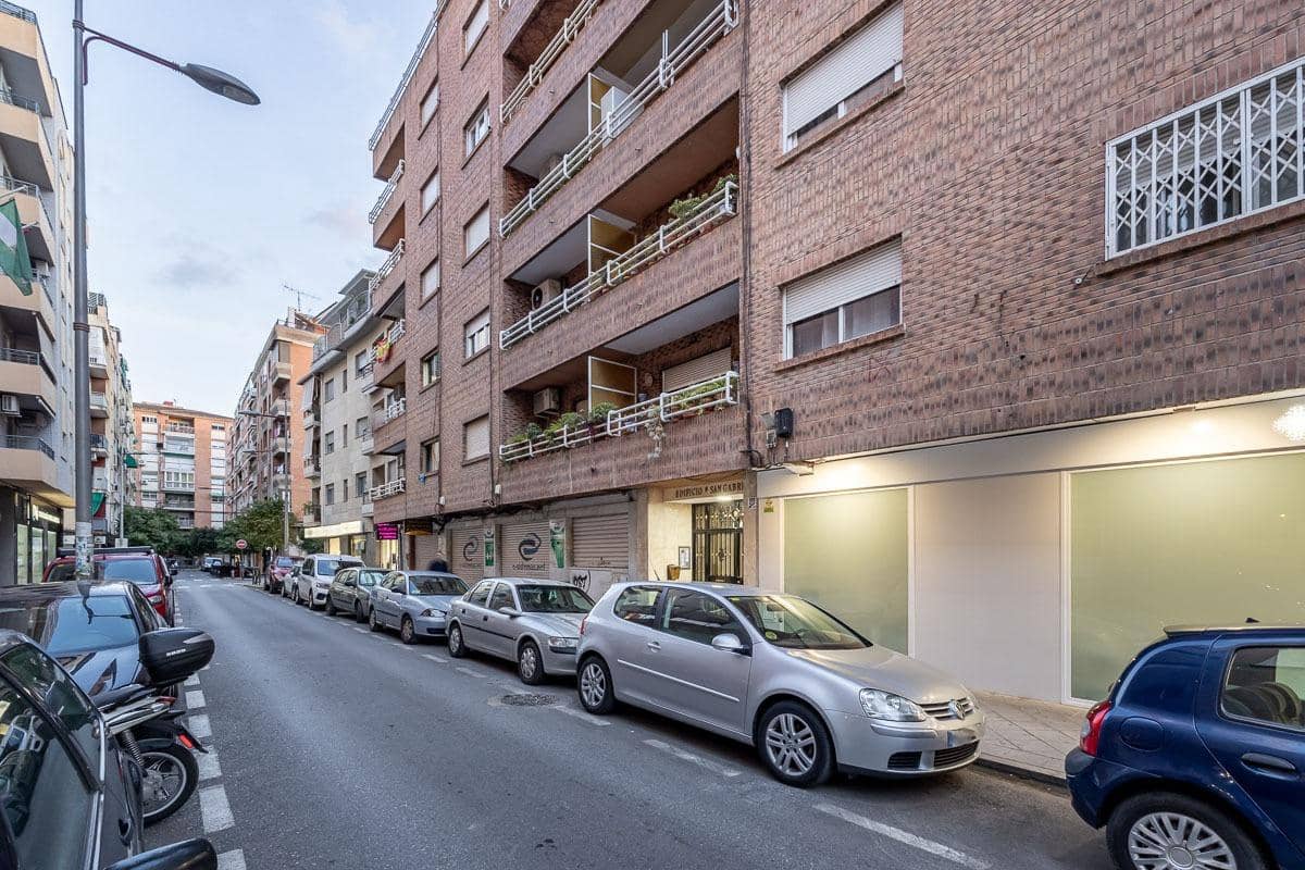 4 soveværelse Lejlighed til salg i Granada by med garage - € 315.000 (Ref: 9416072)