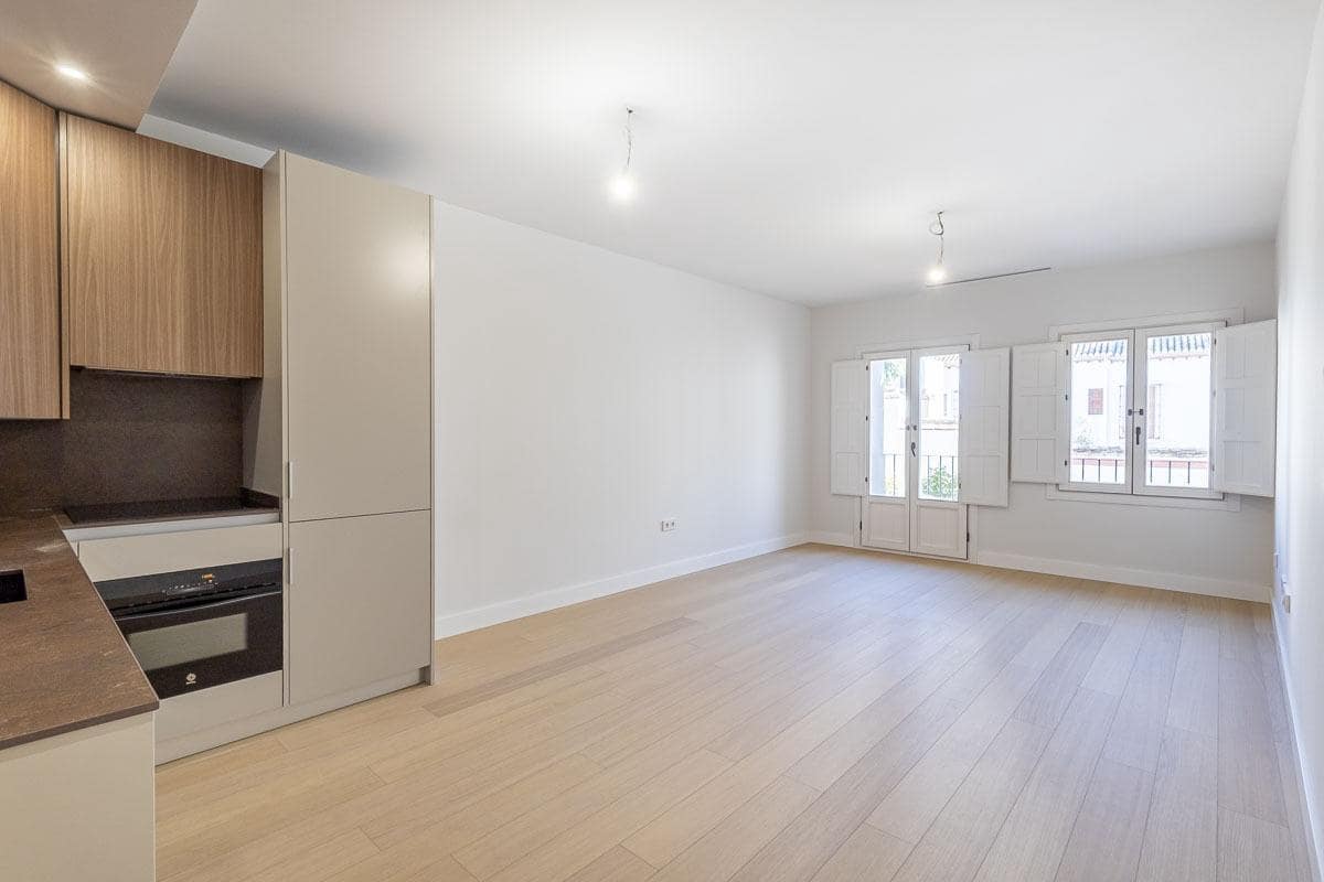 2 bedroom Flat for sale in Granada city - € 332,000 (Ref: 9419620)