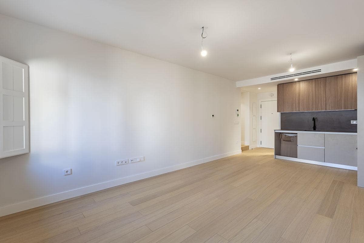 2 bedroom Flat for sale in Granada city - € 332,000 (Ref: 9419620)