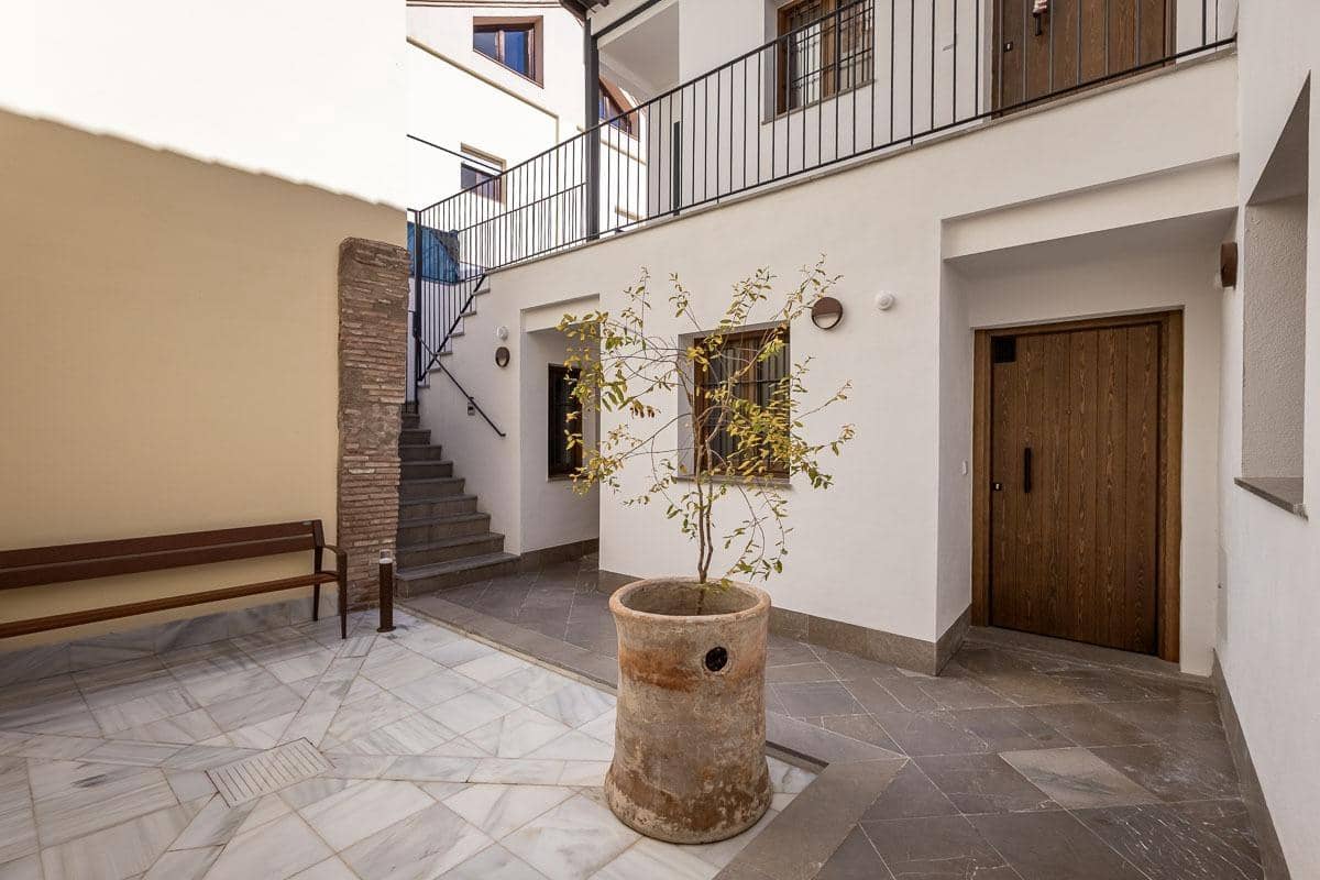 2 bedroom Flat for sale in Granada city - € 332,000 (Ref: 9419620)