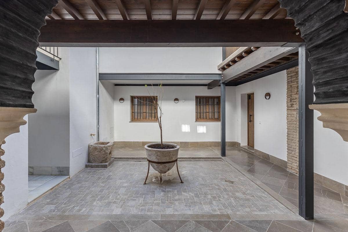 2 bedroom Flat for sale in Granada city - € 332,000 (Ref: 9419620)