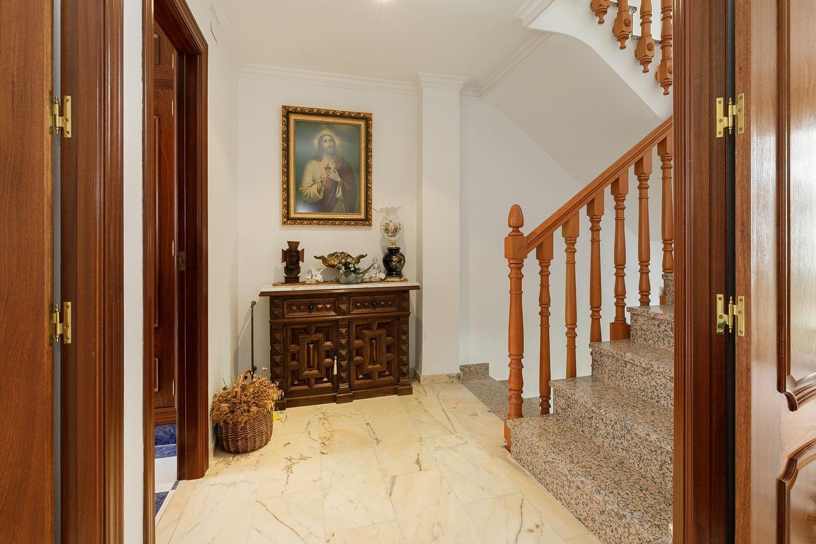 4 bedroom Villa for sale in Granada city with garage - € 714,000 (Ref: 9419622)