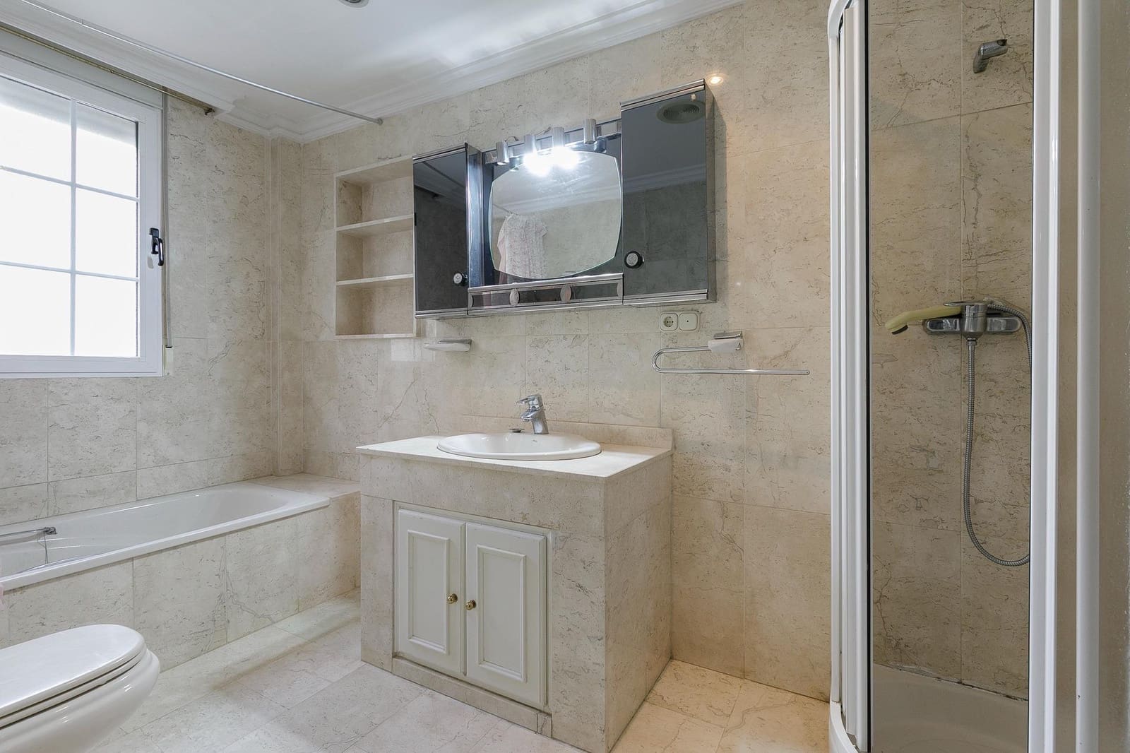 4 bedroom Villa for sale in Granada city with garage - € 714,000 (Ref: 9419622)