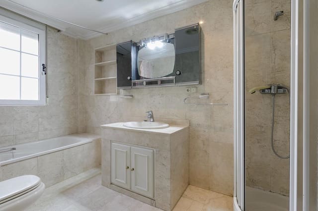 4 soveværelse Villa til salg i Granada by med garage - € 714.000 (Ref: 9419622)