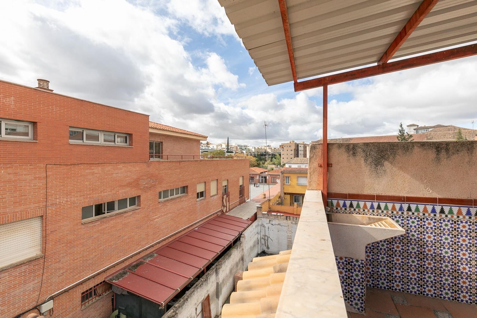 4 bedroom Villa for sale in Granada city with garage - € 714,000 (Ref: 9419622)