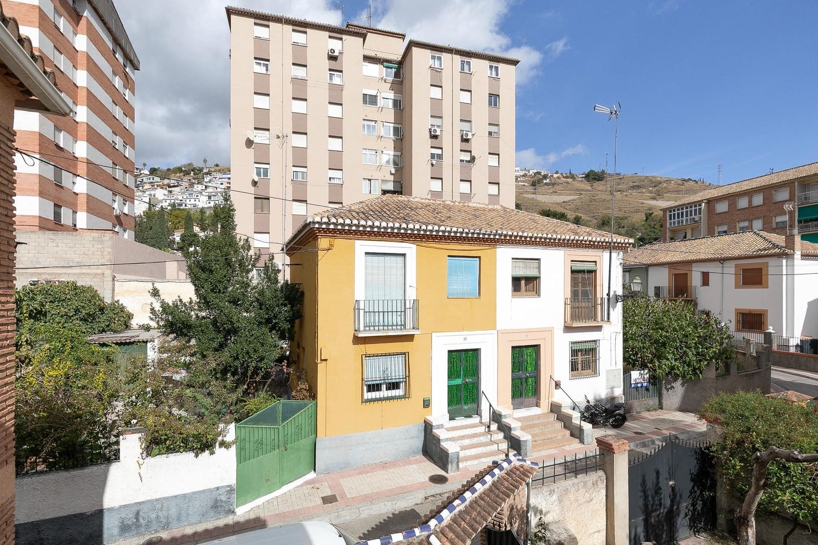 4 bedroom Villa for sale in Granada city with garage - € 714,000 (Ref: 9419622)