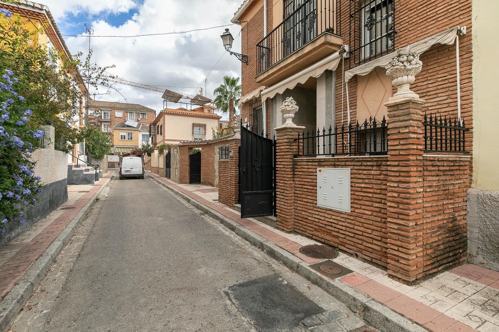 4 bedroom Villa for sale in Granada city with garage - € 714,000 (Ref: 9419622)
