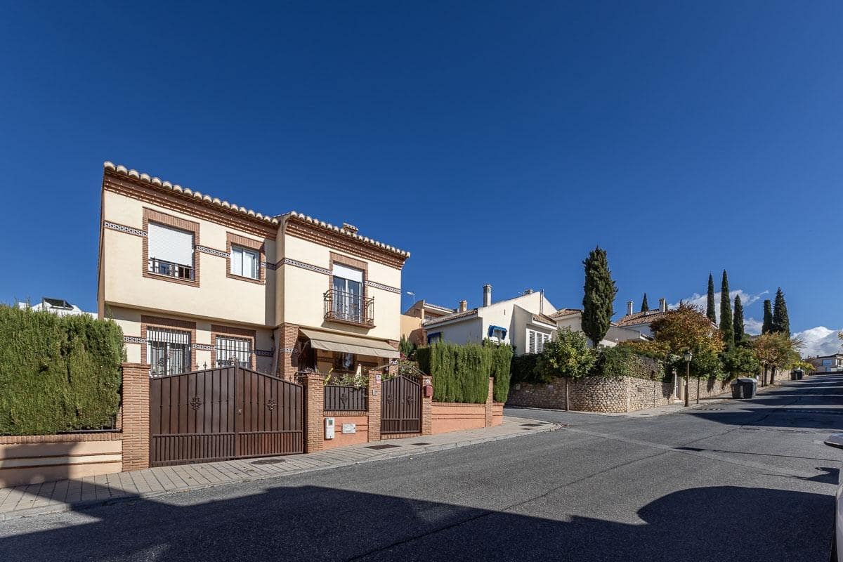 4 soveværelse Byhus til salg i Huetor Vega med garage - € 439.000 (Ref: 9422344)