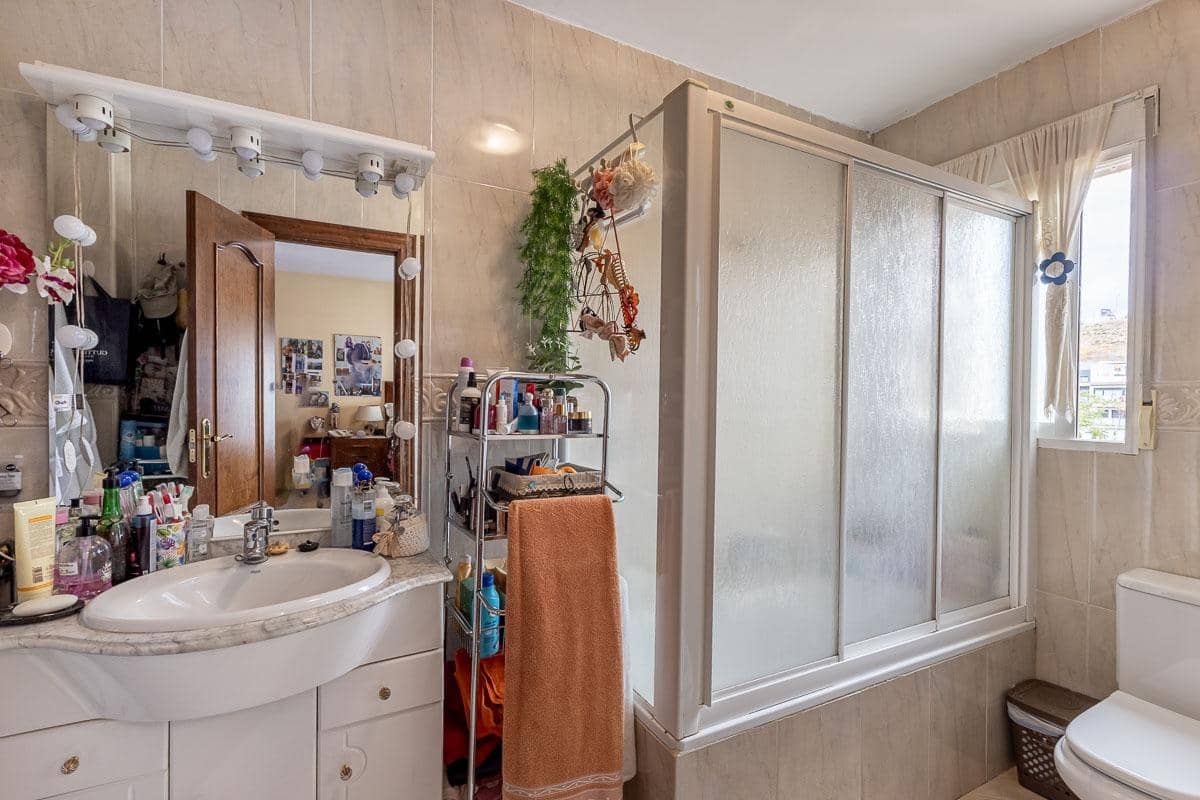 4 soveværelse Byhus til salg i Huetor Vega med garage - € 439.000 (Ref: 9422344)