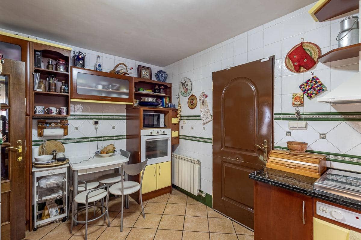 4 soveværelse Byhus til salg i Huetor Vega med garage - € 439.000 (Ref: 9422344)