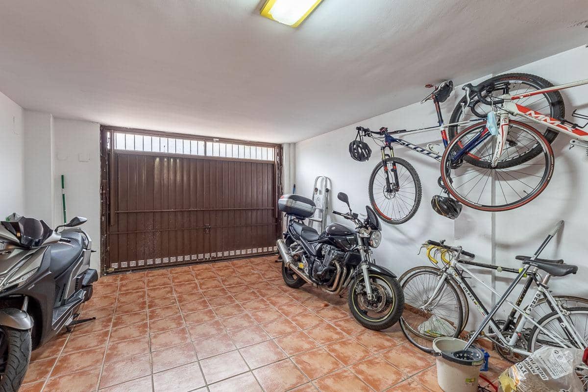 4 soveværelse Byhus til salg i Huetor Vega med garage - € 439.000 (Ref: 9422344)