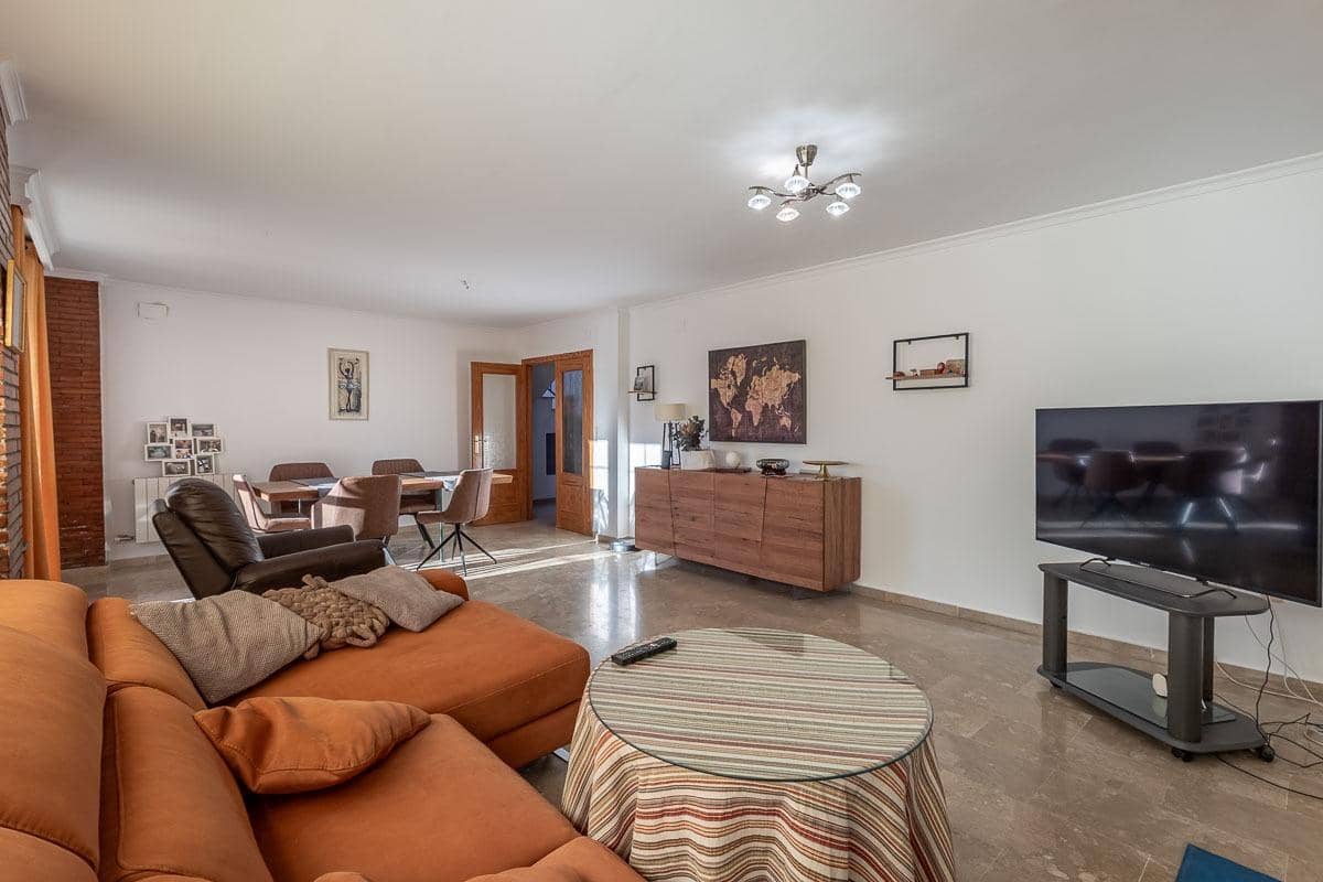 4 quarto Moradia para venda em Cenes de la Vega com piscina garagem - 365 000 € (Ref: 9436133)