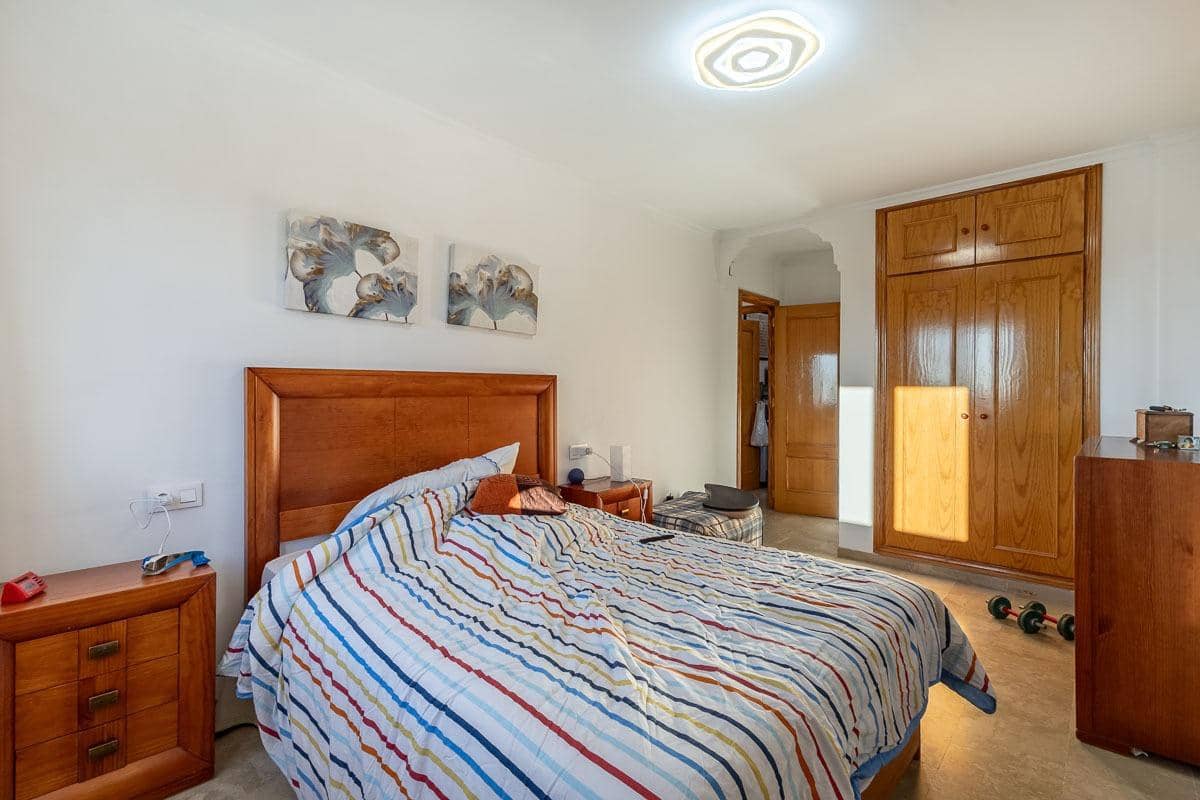 4 quarto Moradia para venda em Cenes de la Vega com piscina garagem - 365 000 € (Ref: 9436133)
