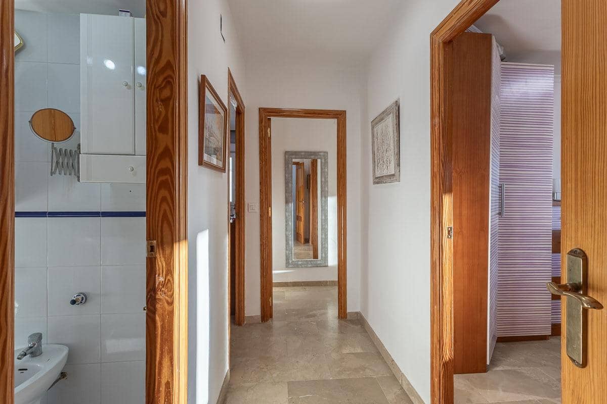 4 quarto Moradia para venda em Cenes de la Vega com piscina garagem - 365 000 € (Ref: 9436133)