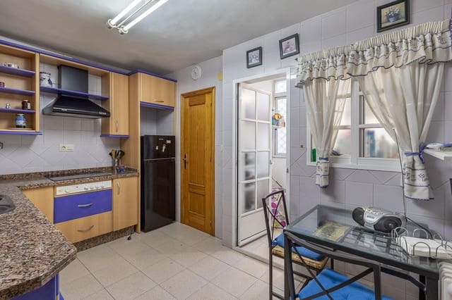 4 soveværelse Villa til salg i Cenes de la Vega med swimmingpool garage - € 365.000 (Ref: 9436133)