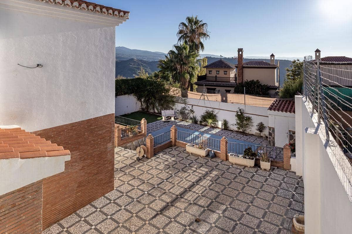 4 quarto Moradia para venda em Cenes de la Vega com piscina garagem - 365 000 € (Ref: 9436133)