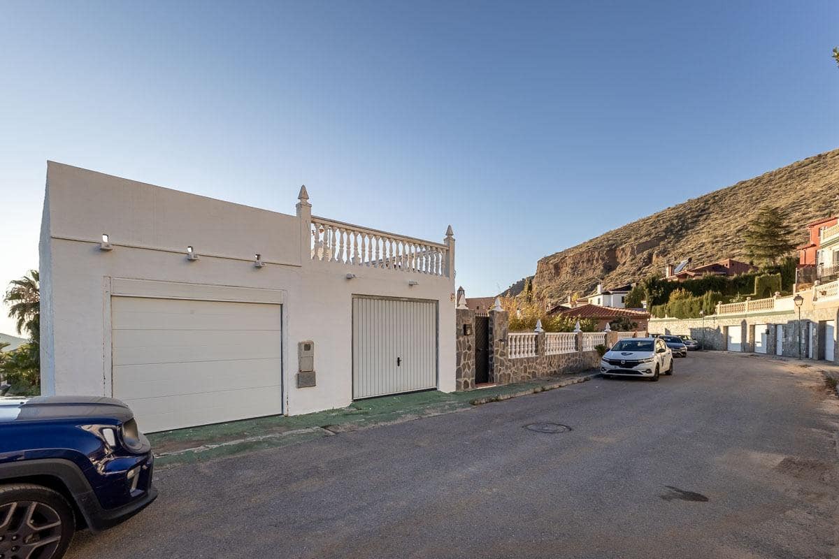 4 quarto Moradia para venda em Cenes de la Vega com piscina garagem - 365 000 € (Ref: 9436133)