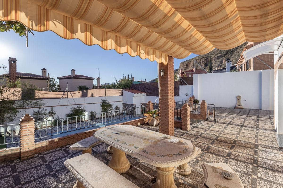 4 quarto Moradia para venda em Cenes de la Vega com piscina garagem - 365 000 € (Ref: 9436133)