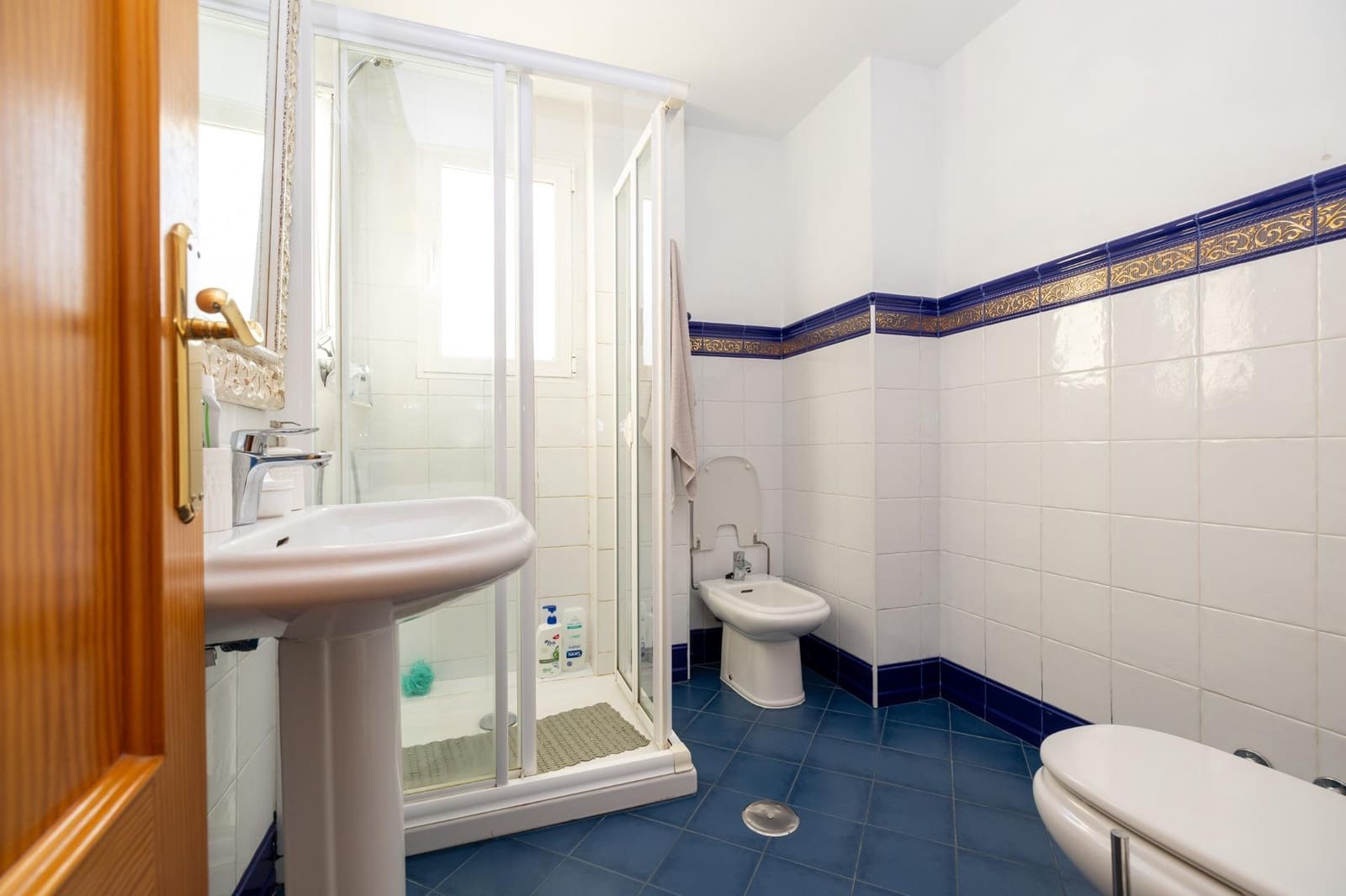 4 bedroom Semi-detached Villa for sale in Ogijares with garage - € 348,000 (Ref: 9436135)