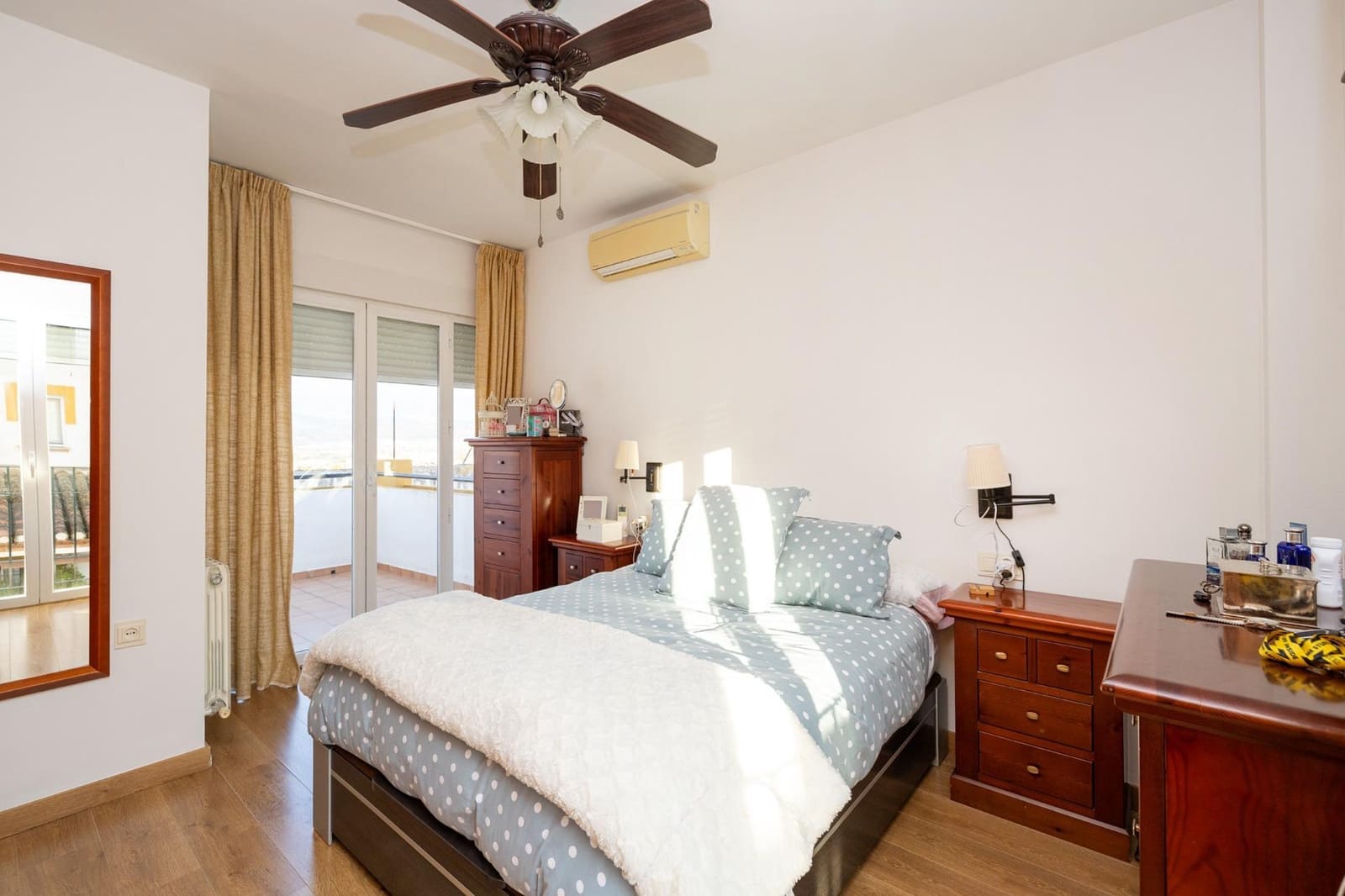 4 bedroom Semi-detached Villa for sale in Ogijares with garage - € 348,000 (Ref: 9436135)