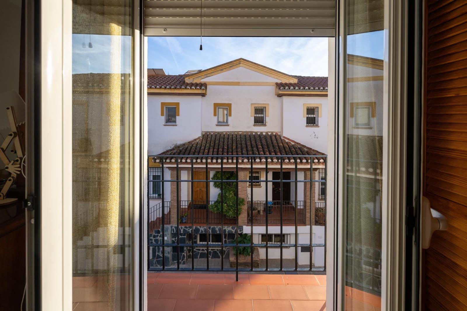 4 bedroom Semi-detached Villa for sale in Ogijares with garage - € 348,000 (Ref: 9436135)