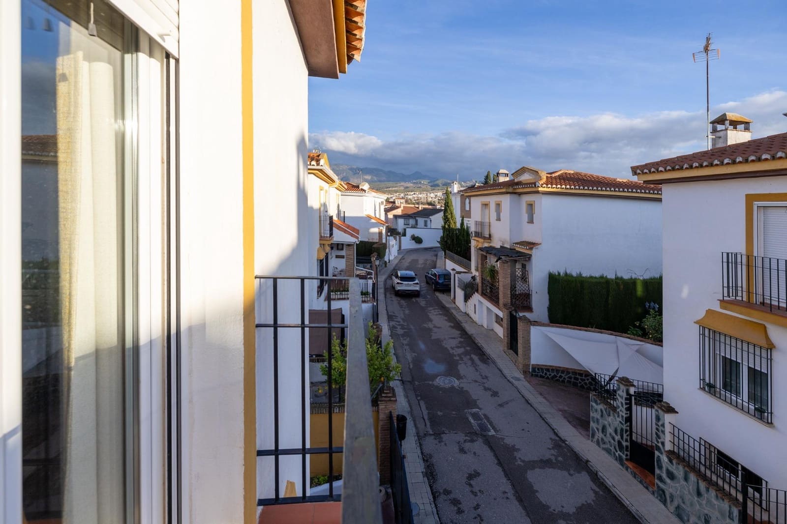 4 bedroom Semi-detached Villa for sale in Ogijares with garage - € 348,000 (Ref: 9436135)