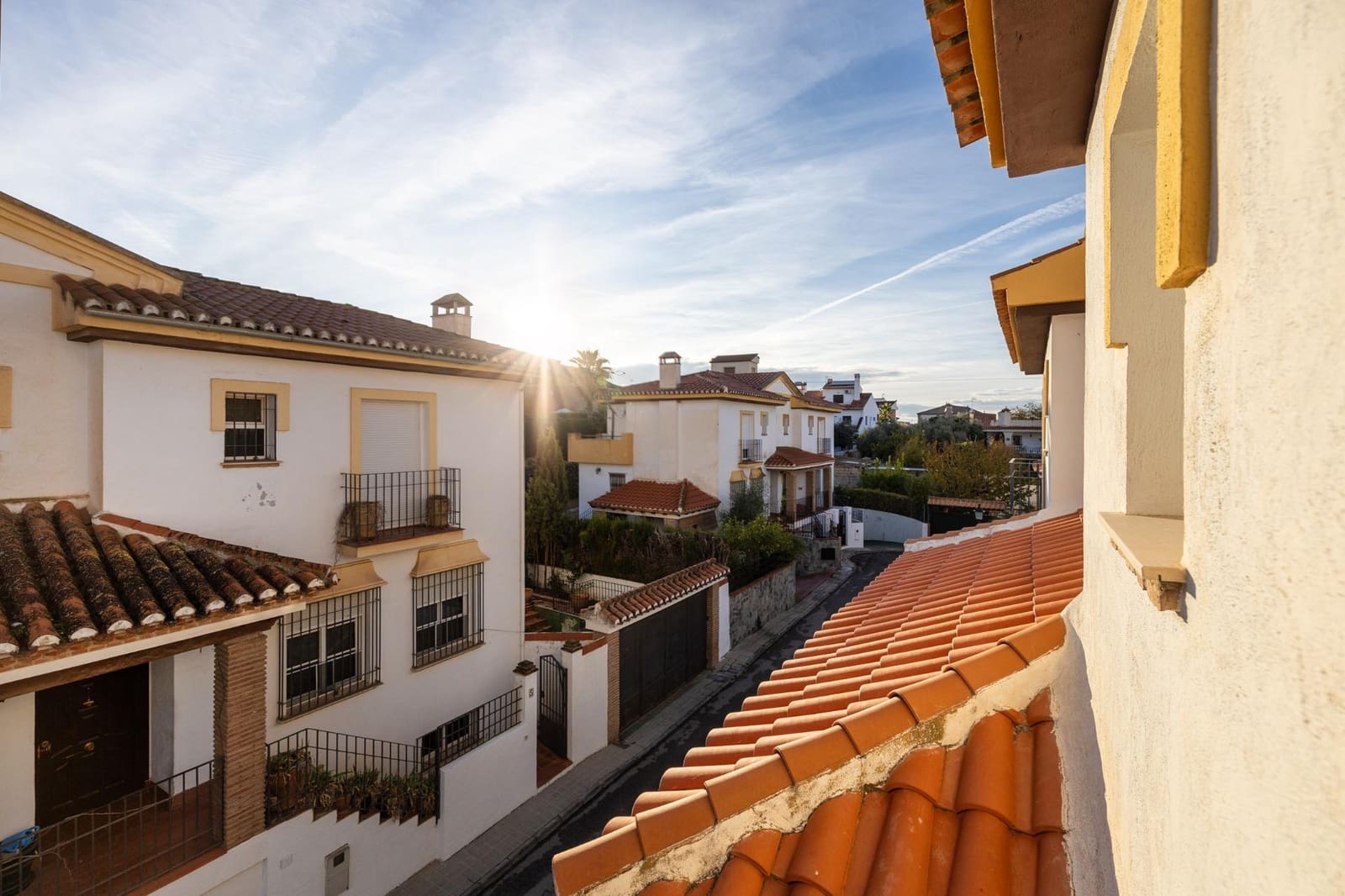 4 bedroom Semi-detached Villa for sale in Ogijares with garage - € 348,000 (Ref: 9436135)