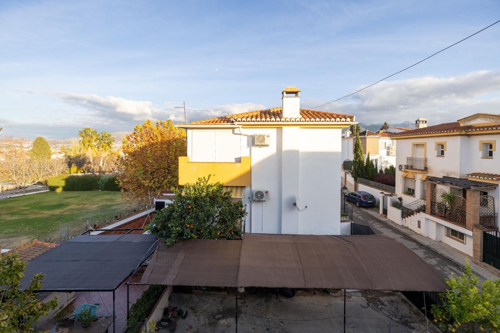 4 bedroom Semi-detached Villa for sale in Ogijares with garage - € 348,000 (Ref: 9436135)