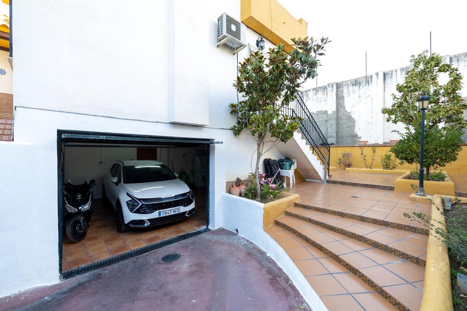 4 bedroom Semi-detached Villa for sale in Ogijares with garage - € 348,000 (Ref: 9436135)