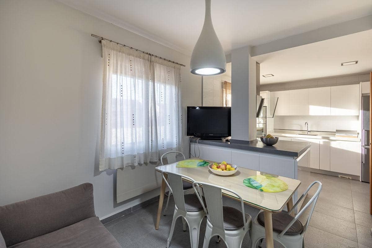 3 soveværelse Villa til salg i Ambroz med swimmingpool garage - € 299.900 (Ref: 9436412)