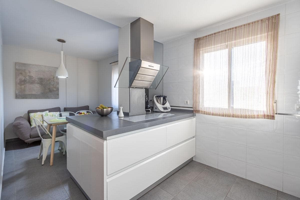 3 soveværelse Villa til salg i Ambroz med swimmingpool garage - € 299.900 (Ref: 9436412)