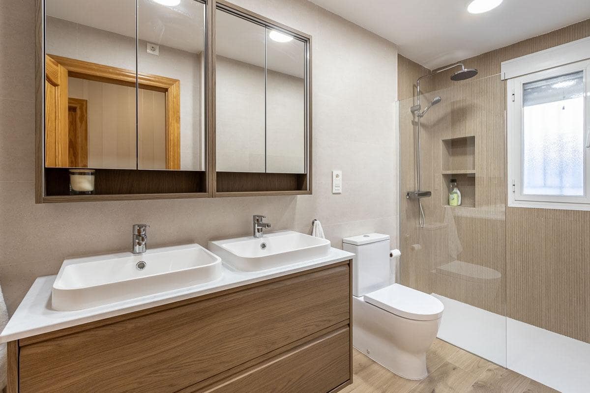 3 soveværelse Villa til salg i Ambroz med swimmingpool garage - € 299.900 (Ref: 9436412)