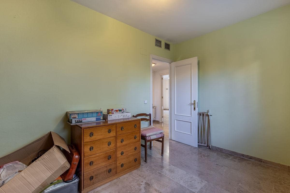 6 soveværelse Byhus til salg i Armilla med garage - € 429.000 (Ref: 9436413)